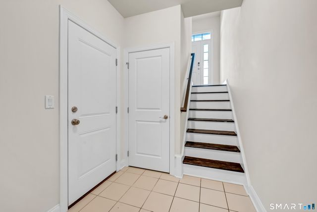 10 Putnam Lane 10, Danbury, CT 06810