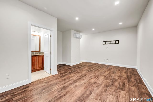 10 Putnam Lane 10, Danbury, CT 06810