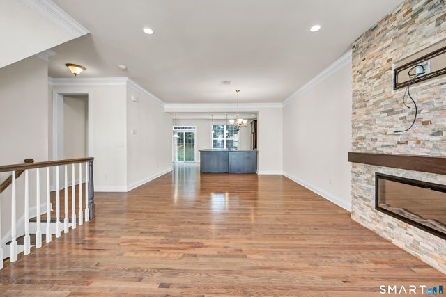 10 Putnam Lane 10, Danbury, CT 06810