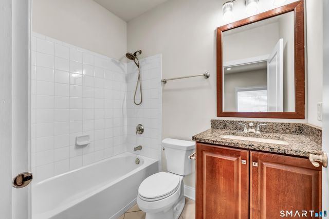 10 Putnam Lane 10, Danbury, CT 06810