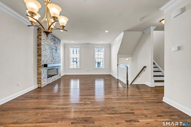 10 Putnam Lane 10, Danbury, CT 06810