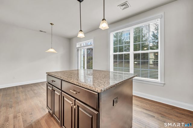 10 Putnam Lane 10, Danbury, CT 06810