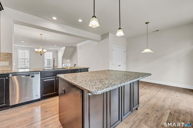 10 Putnam Lane 10, Danbury, CT 06810