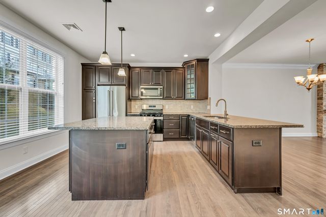 10 Putnam Lane 10, Danbury, CT 06810