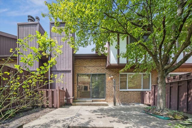 567 Cress Creek Lane, Crystal Lake, IL 60014