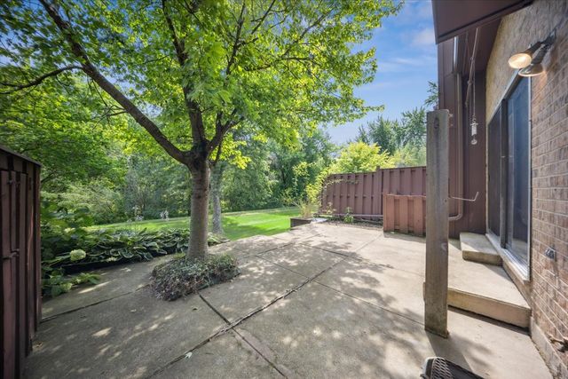 567 Cress Creek Lane, Crystal Lake, IL 60014