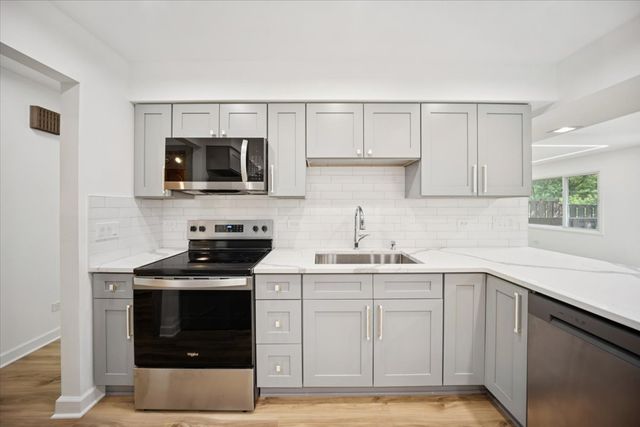 567 Cress Creek Lane, Crystal Lake, IL 60014