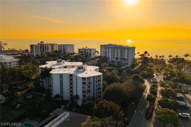 1300 Gulf Shore BLVD N 102, Naples, FL 34102