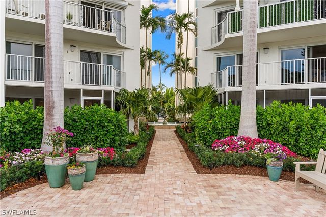 1300 Gulf Shore BLVD N 102, Naples, FL 34102