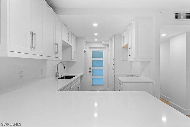 1300 Gulf Shore BLVD N 102, Naples, FL 34102