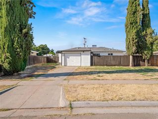 1028 W Holland Avenue, Fresno, CA 93705