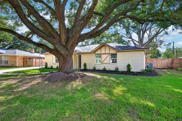 903 Chetwood Circle, League City, TX 77573