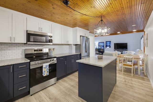 109 N Lake Ave, Southwick, MA 01077