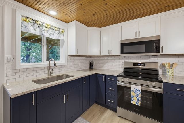 109 N Lake Ave, Southwick, MA 01077