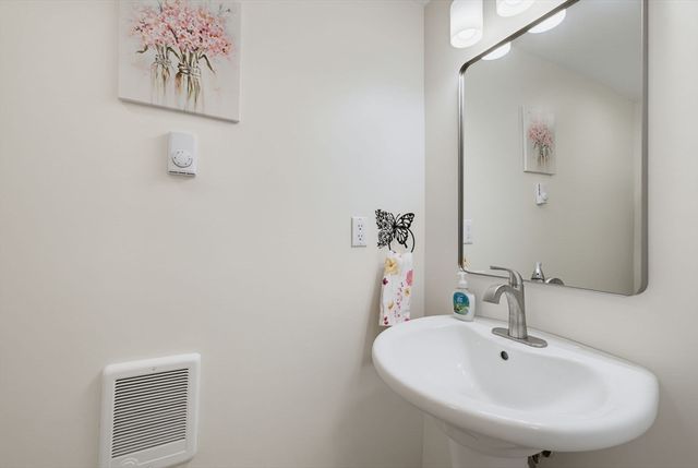 109 N Lake Ave, Southwick, MA 01077