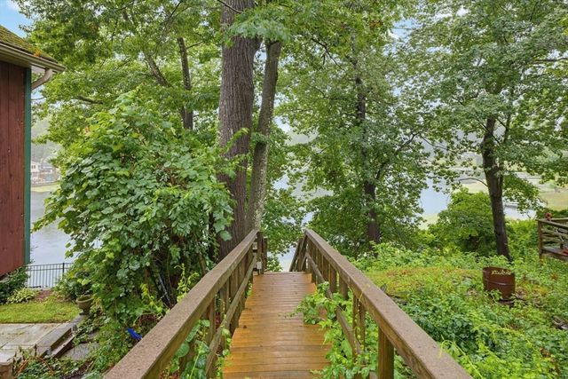 109 N Lake Ave, Southwick, MA 01077