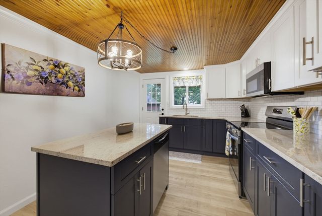 109 N Lake Ave, Southwick, MA 01077