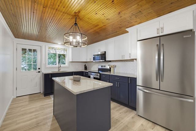 109 N Lake Ave, Southwick, MA 01077