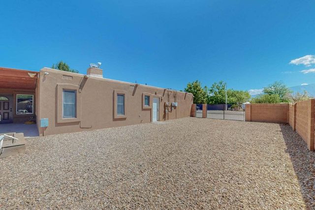 501 Calle De La Angel, Bernalillo, NM 87004