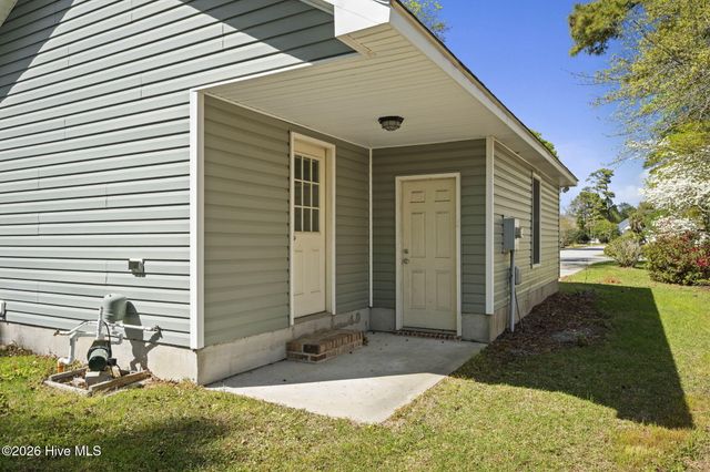 814 Lord Granville Drive, Morehead City, NC 28557