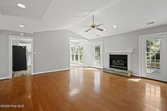 814 Lord Granville Drive, Morehead City, NC 28557