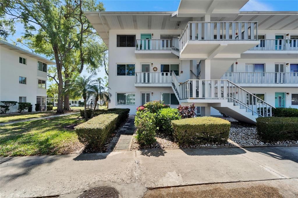 8454 111TH STREET 201, Seminole, FL 33772