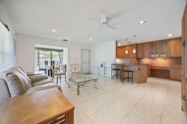 275 High Point Court D, Boynton Beach, FL 33435