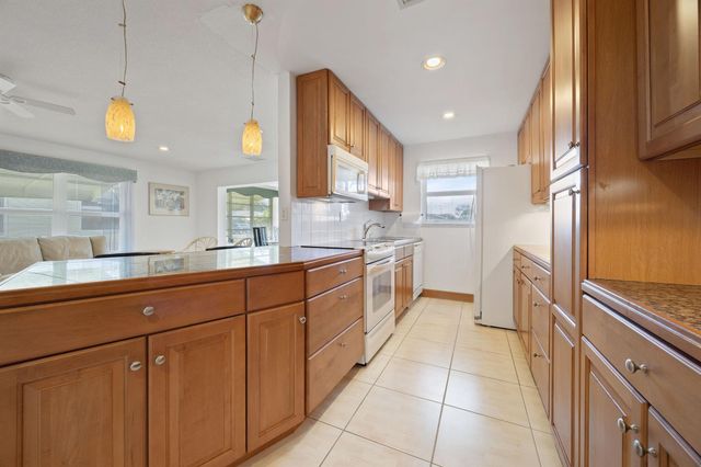 275 High Point Court D, Boynton Beach, FL 33435