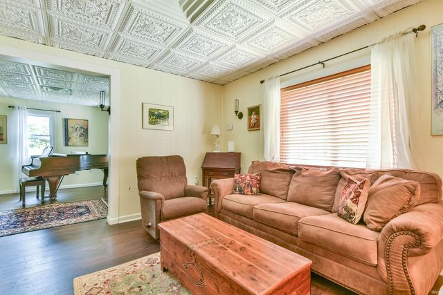 118 W South Street, Bloomfield, IN 47424