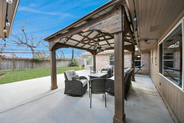 1307 Blue Willow Drive, Houston, TX 77042