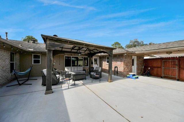 1307 Blue Willow Drive, Houston, TX 77042