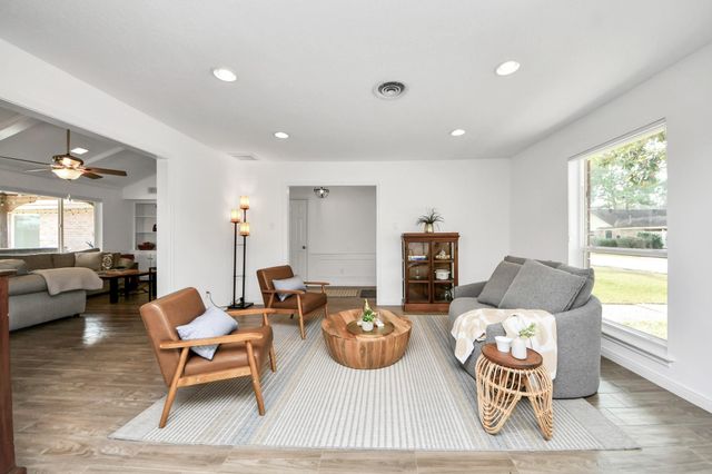 1307 Blue Willow Drive, Houston, TX 77042