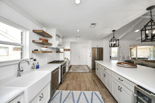 1307 Blue Willow Drive, Houston, TX 77042