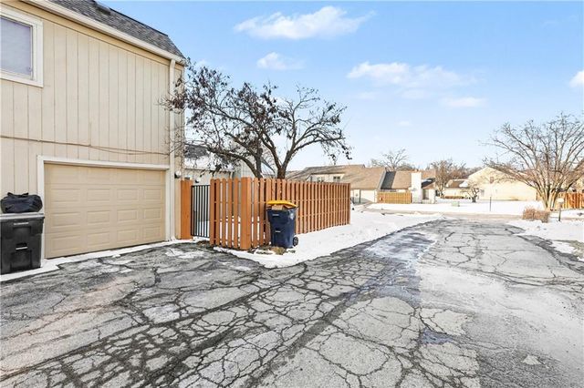 743 E 121st Terrace, Kansas City, MO 64146