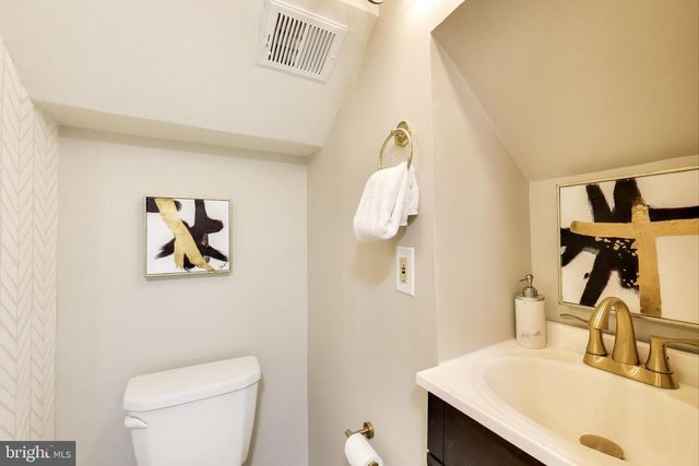 1238 LINDEN PL NE, Washington, DC 20002