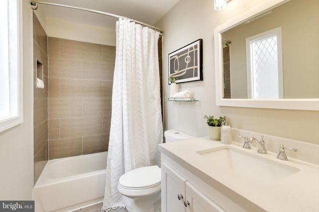 1238 LINDEN PL NE, Washington, DC 20002