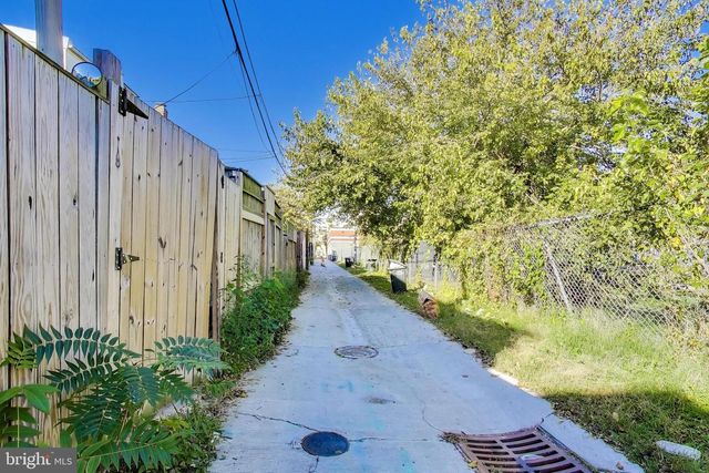 1238 LINDEN PL NE, Washington, DC 20002