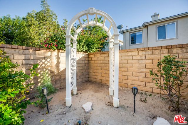24040 Dandelion Lane, Valencia, CA 91354