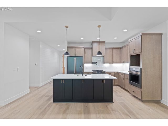 24508 E Bright Ave, Welches, OR 97067