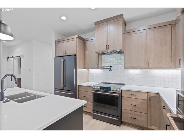 24508 E Bright Ave, Welches, OR 97067