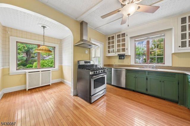 21 Bounty Street, Metuchen Boro, NJ 08840