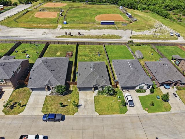 1032 Fairfax Drive, Godley, TX 76044