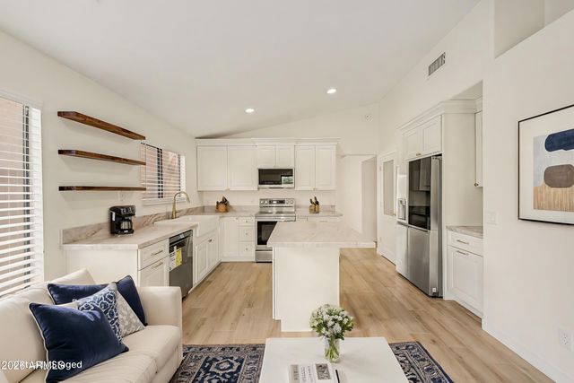 2111 E WILLIAMS Drive, Phoenix, AZ 85024