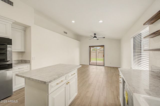 2111 E WILLIAMS Drive, Phoenix, AZ 85024