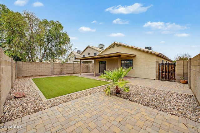 2111 E WILLIAMS Drive, Phoenix, AZ 85024