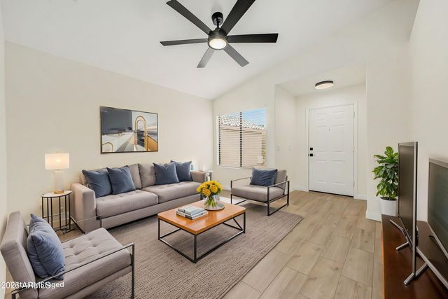 2111 E WILLIAMS Drive, Phoenix, AZ 85024