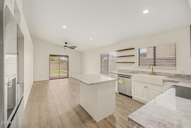 2111 E WILLIAMS Drive, Phoenix, AZ 85024