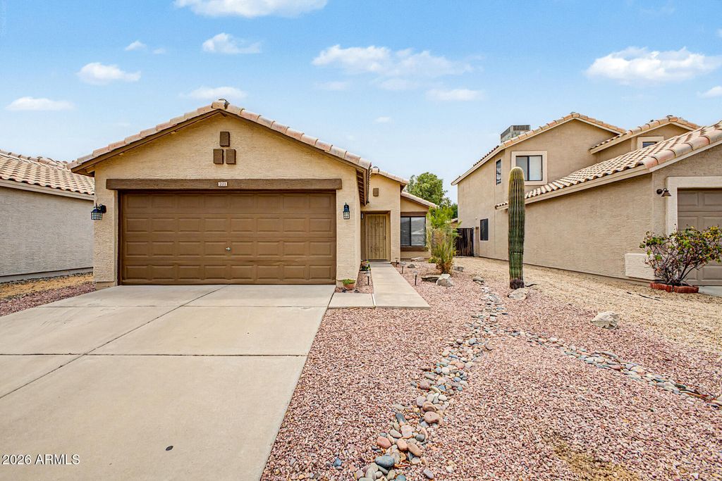2111 E WILLIAMS Drive, Phoenix, AZ 85024