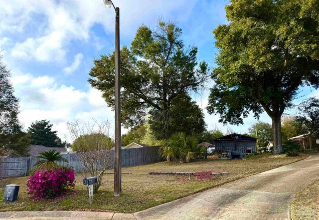 6040 Strickland Pl, Pensacola, FL 32506