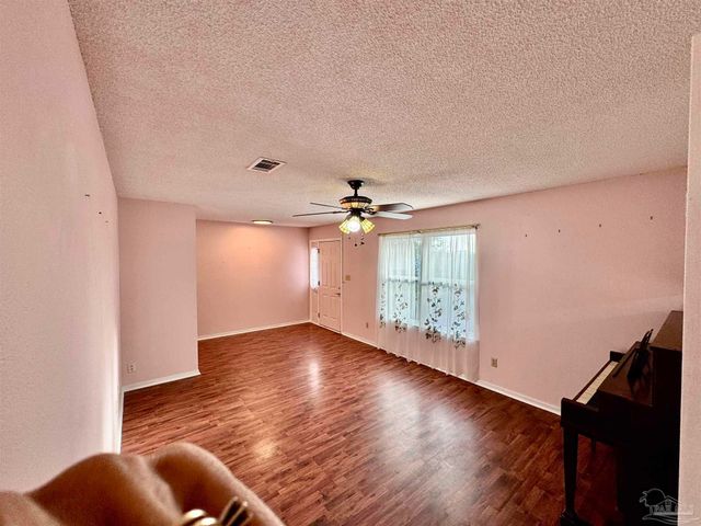 6040 Strickland Pl, Pensacola, FL 32506